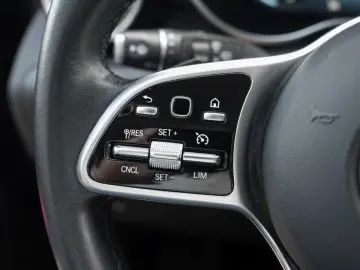 MERCEDES-BENZ GLC 300 e 4M MBUX Navi Kamera Park-Paket