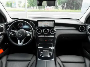 MERCEDES-BENZ GLC 300 e 4M MBUX Navi Kamera Park-Paket