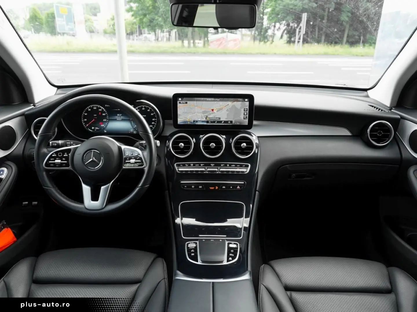 MERCEDES-BENZ GLC 300 e 4M MBUX Navi Kamera Park-Paket