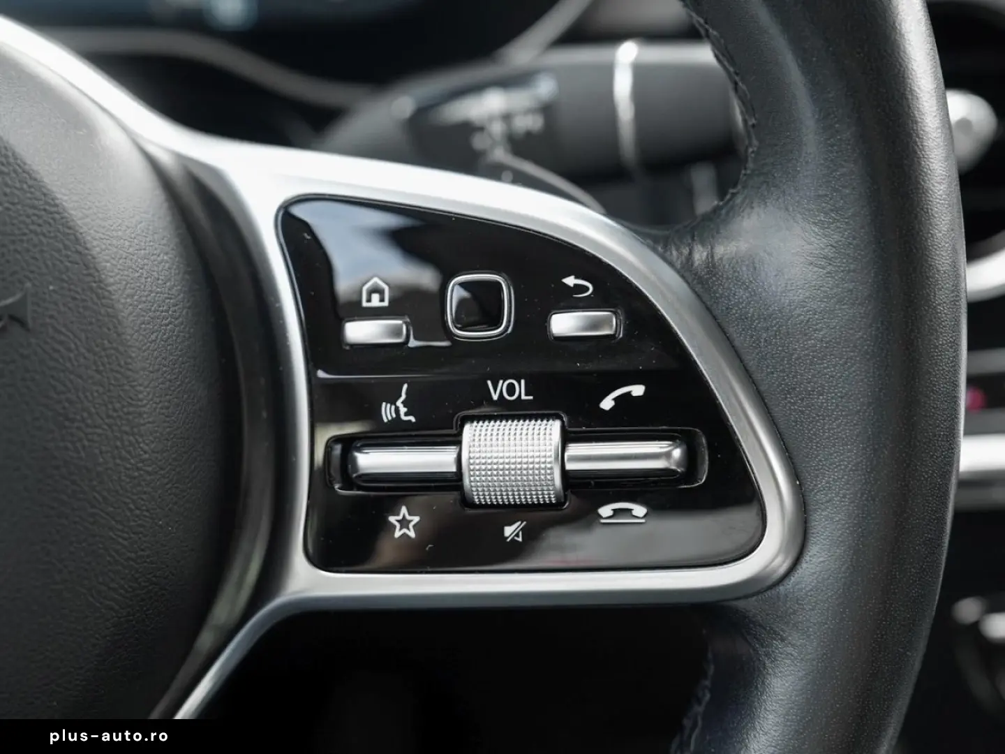 MERCEDES-BENZ GLC 300 e 4M MBUX Navi Kamera Park-Paket