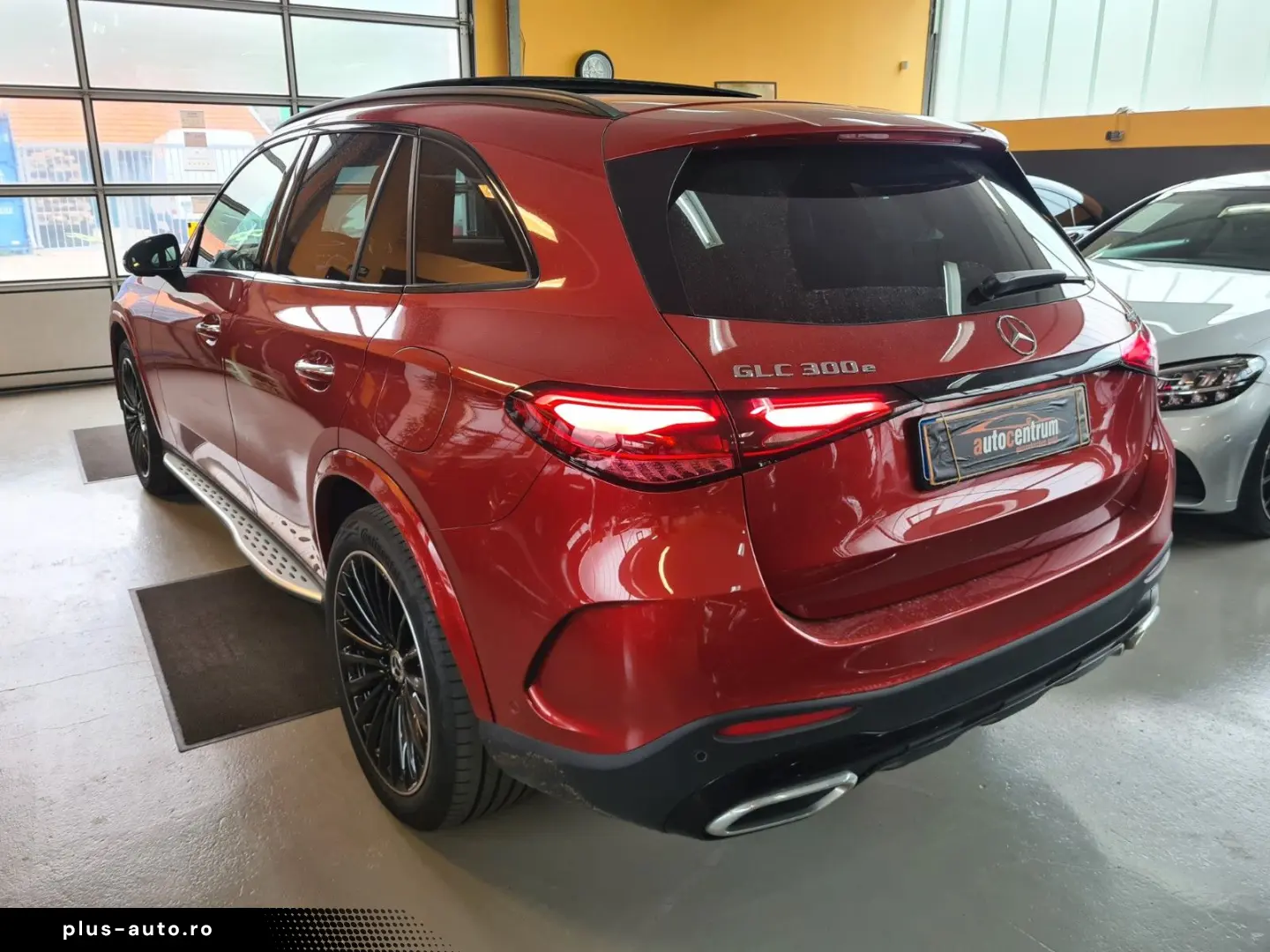 MERCEDES-BENZ GLC 300e AMG Night Pano Airm ACC OffRd AHK 360