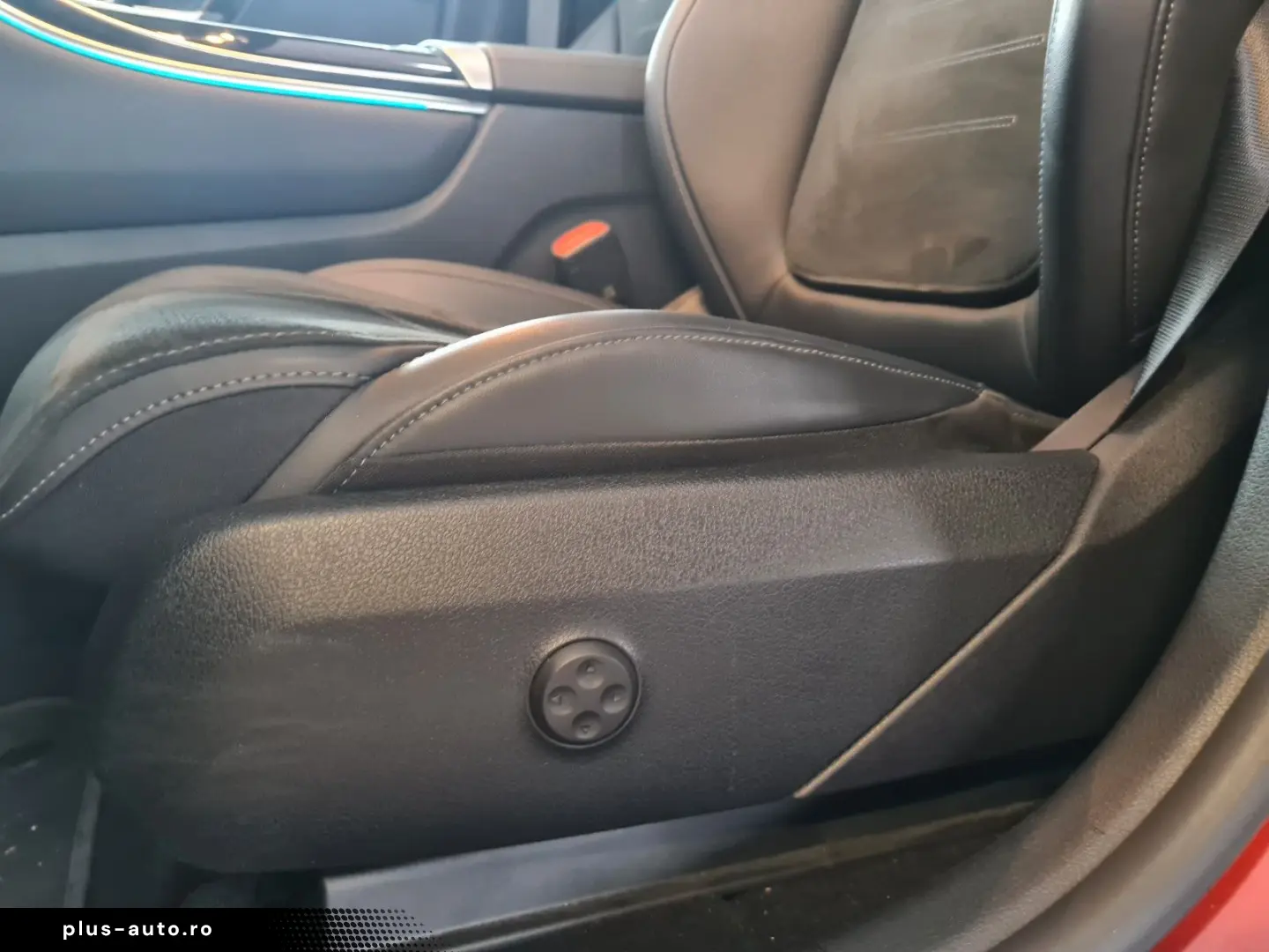 MERCEDES-BENZ GLC 300e AMG Night Pano Airm ACC OffRd AHK 360