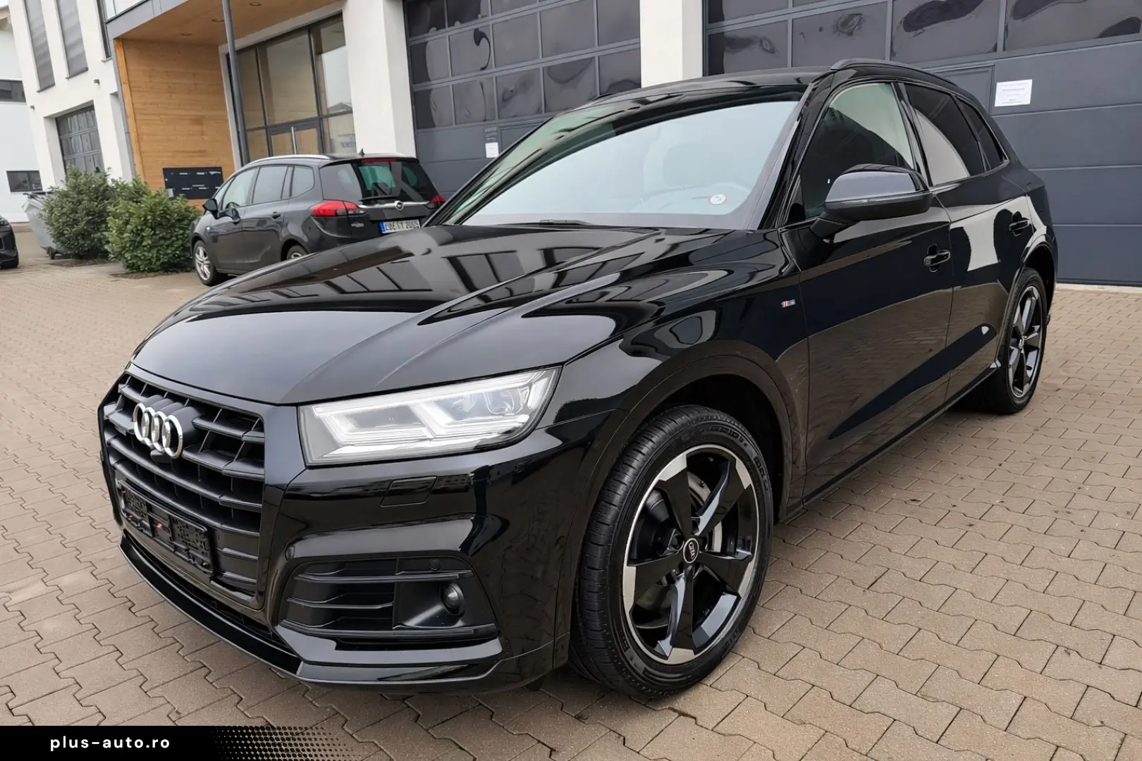 AUDI Q5 50e TFSI quattro sport 3xS Line 20Zoll AHK