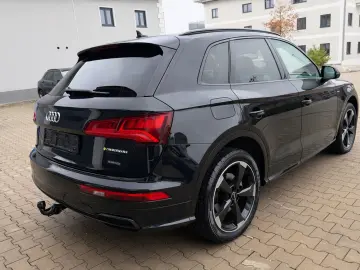 AUDI Q5 50e TFSI quattro sport 3xS Line 20Zoll AHK