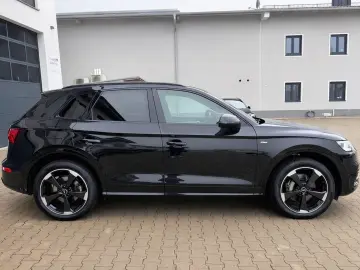 AUDI Q5 50e TFSI quattro sport 3xS Line 20Zoll AHK