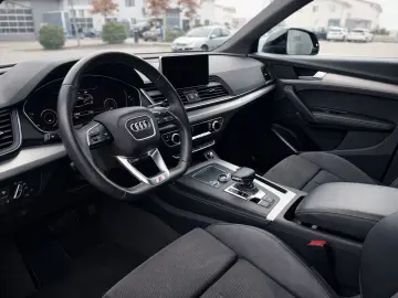 AUDI Q5 50e TFSI quattro sport 3xS Line 20Zoll AHK
