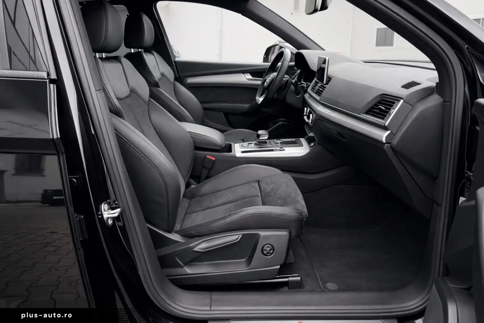 AUDI Q5 50e TFSI quattro sport 3xS Line 20Zoll AHK