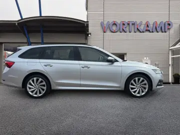 SKODA Octavia Combi Ambition iV