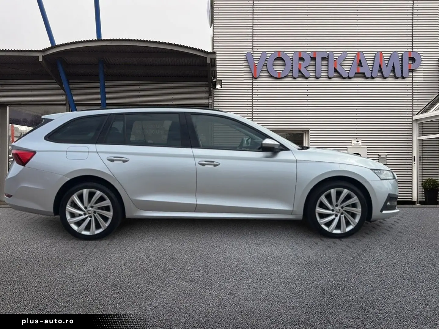 SKODA Octavia Combi Ambition iV
