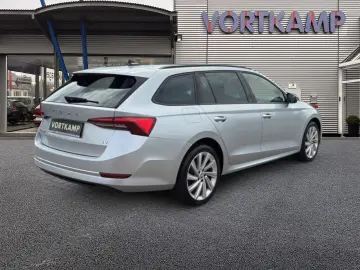 SKODA Octavia Combi Ambition iV