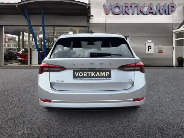 SKODA Octavia Combi Ambition iV