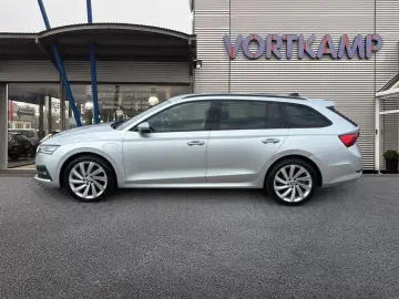 SKODA Octavia Combi Ambition iV