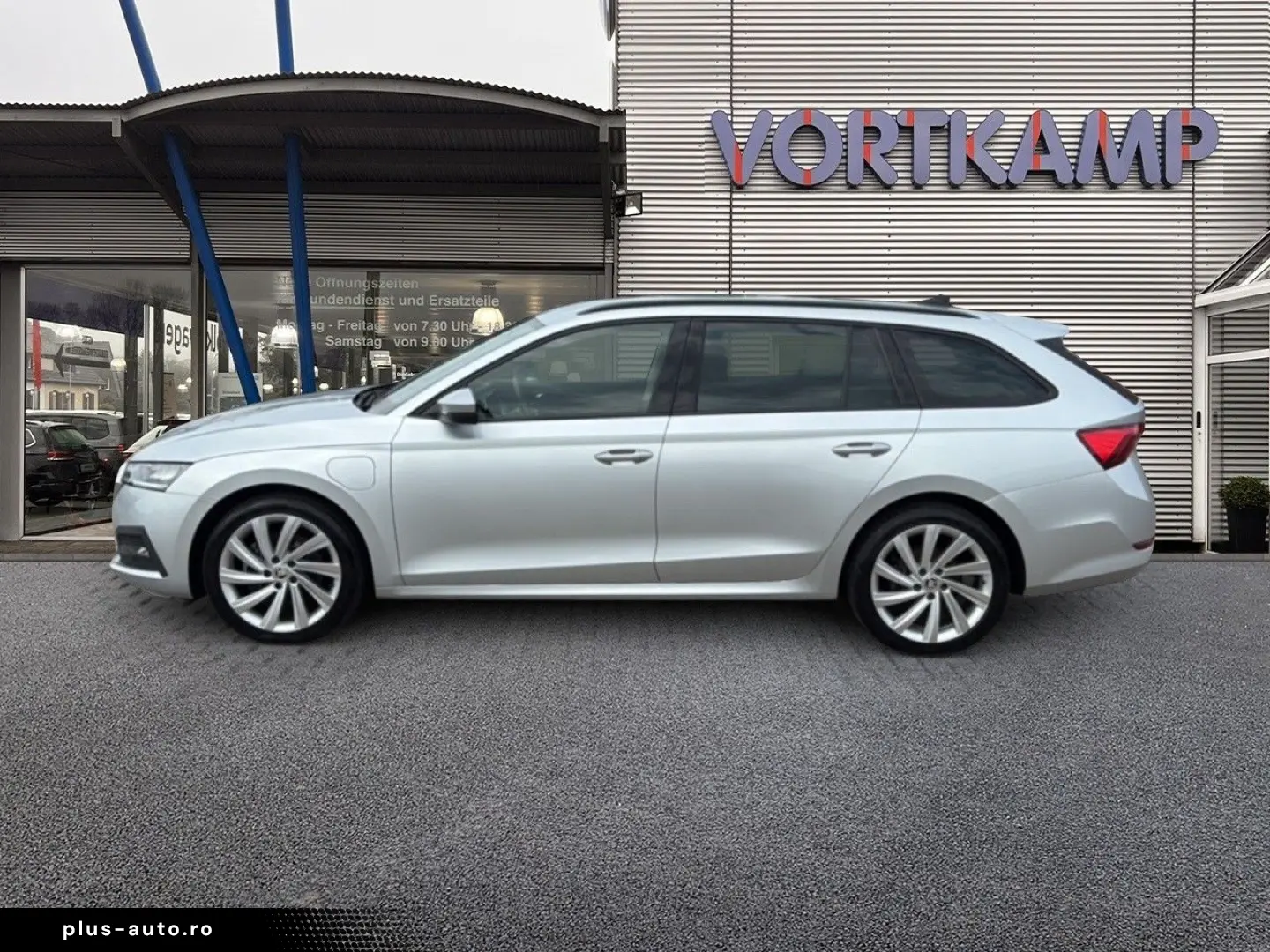 SKODA Octavia Combi Ambition iV