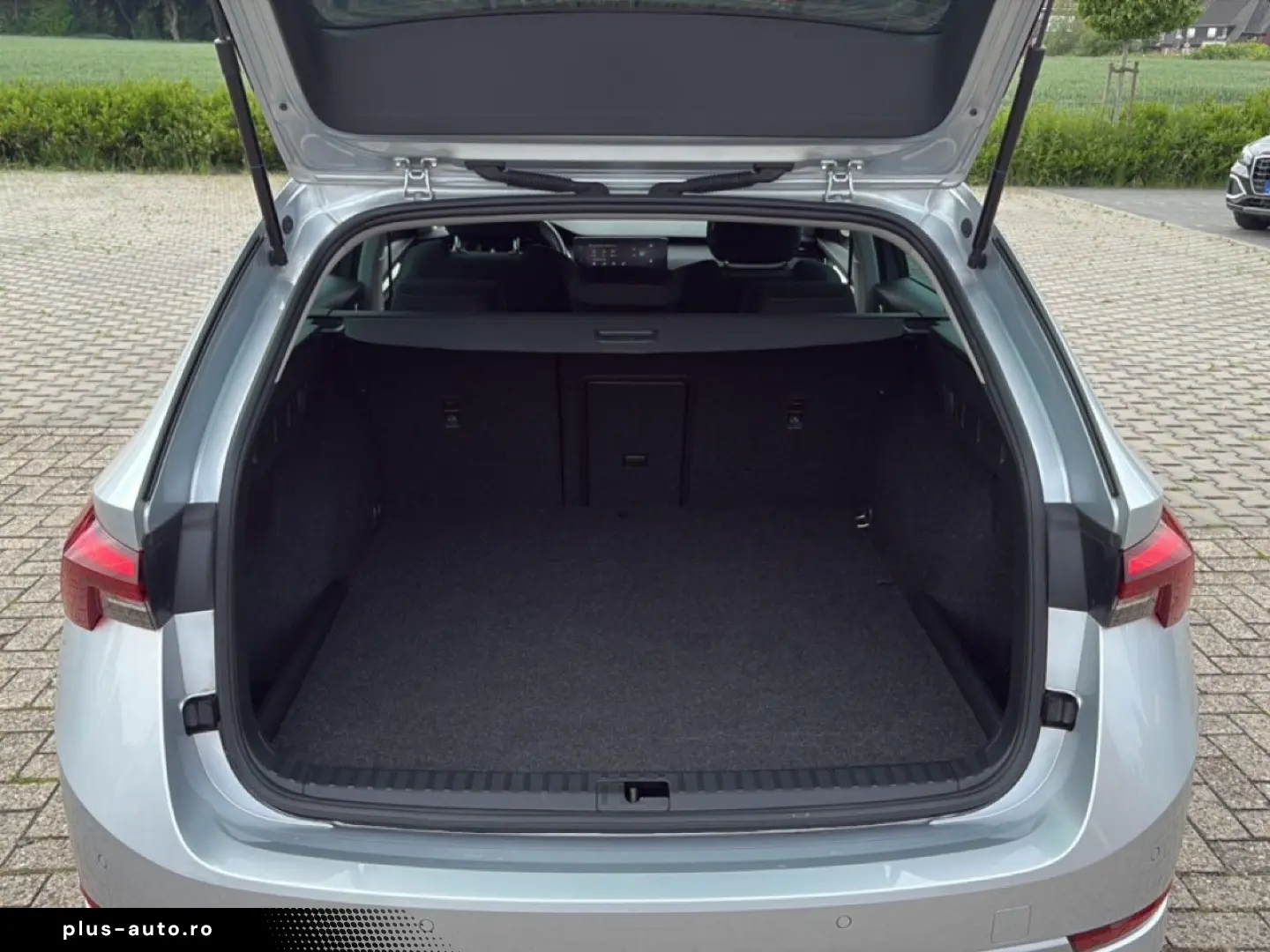 SKODA Octavia Combi Ambition iV