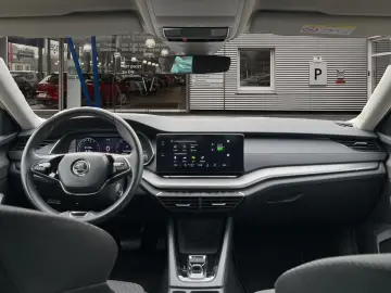 SKODA Octavia Combi Ambition iV