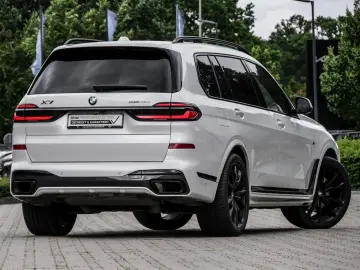 BMW X7 xDrive40d M Sport HUD PANO ACC AHK RFK NAVI