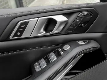 BMW X7 xDrive40d M Sport HUD PANO ACC AHK RFK NAVI