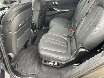 BMW X7 xDrive 40d M Sport Pro AHK 22 H&K Pano Soft