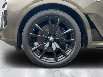 BMW X7 xDrive 40d M Sport Pro AHK 22 H&K Pano Soft