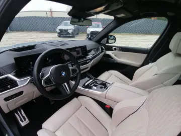 BMW X5 M60 i xDrive NAVI LED SHZ StHz PANO B&W