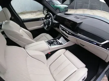 BMW X5 M60 i xDrive NAVI LED SHZ StHz PANO B&W