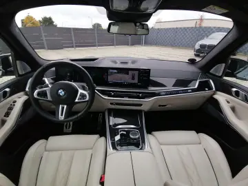BMW X5 M60 i xDrive NAVI LED SHZ StHz PANO B&W