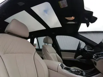 BMW X5 M60 i xDrive NAVI LED SHZ StHz PANO B&W