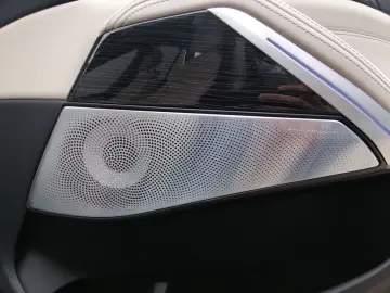 BMW X5 M60 i xDrive NAVI LED SHZ StHz PANO B&W