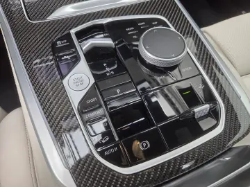 BMW X5 M60 xDrive 22Zoll Luftfeder Pano AHK Sitzlüft