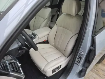 BMW X5 M60 xDrive 22Zoll Luftfeder Pano AHK Sitzlüft
