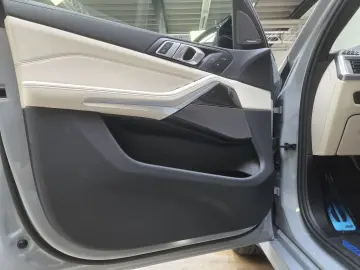 BMW X5 M60 xDrive 22Zoll Luftfeder Pano AHK Sitzlüft