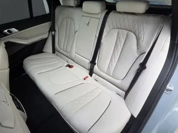 BMW X5 M60 xDrive 22Zoll Luftfeder Pano AHK Sitzlüft