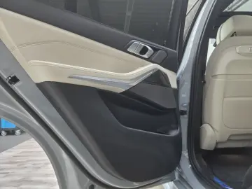 BMW X5 M60 xDrive 22Zoll Luftfeder Pano AHK Sitzlüft