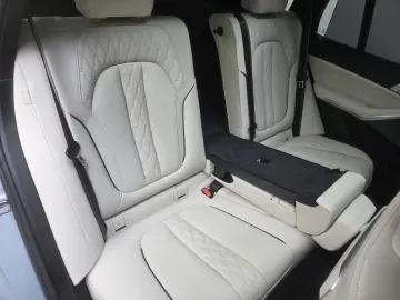 BMW X5 M60 xDrive 22Zoll Luftfeder Pano AHK Sitzlüft