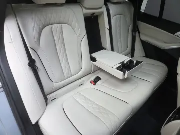 BMW X5 M60 xDrive 22Zoll Luftfeder Pano AHK Sitzlüft