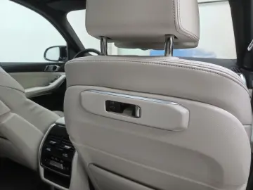 BMW X5 M60 xDrive 22Zoll Luftfeder Pano AHK Sitzlüft