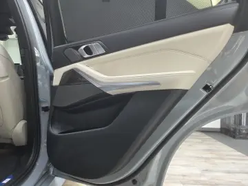 BMW X5 M60 xDrive 22Zoll Luftfeder Pano AHK Sitzlüft