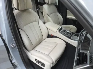 BMW X5 M60 xDrive 22Zoll Luftfeder Pano AHK Sitzlüft