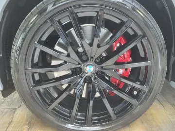 BMW X5 M60 xDrive 22Zoll Luftfeder Pano AHK Sitzlüft
