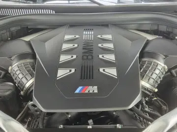 BMW X5 M60 xDrive 22Zoll Luftfeder Pano AHK Sitzlüft
