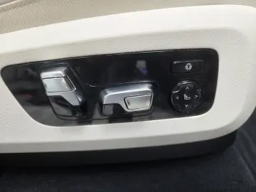 BMW X5 M60 xDrive 22Zoll Luftfeder Pano AHK Sitzlüft