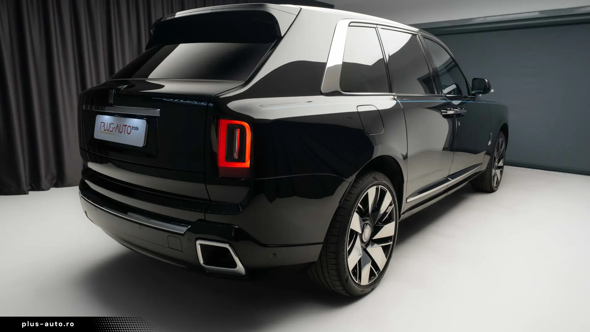 2026 Rolls Royce Cullinan Silver Badge