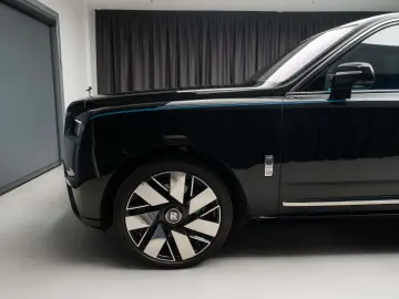 2026 Rolls Royce Cullinan Silver Badge