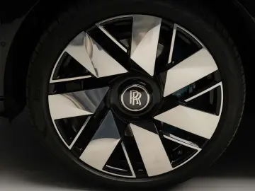 2026 Rolls Royce Cullinan Silver Badge