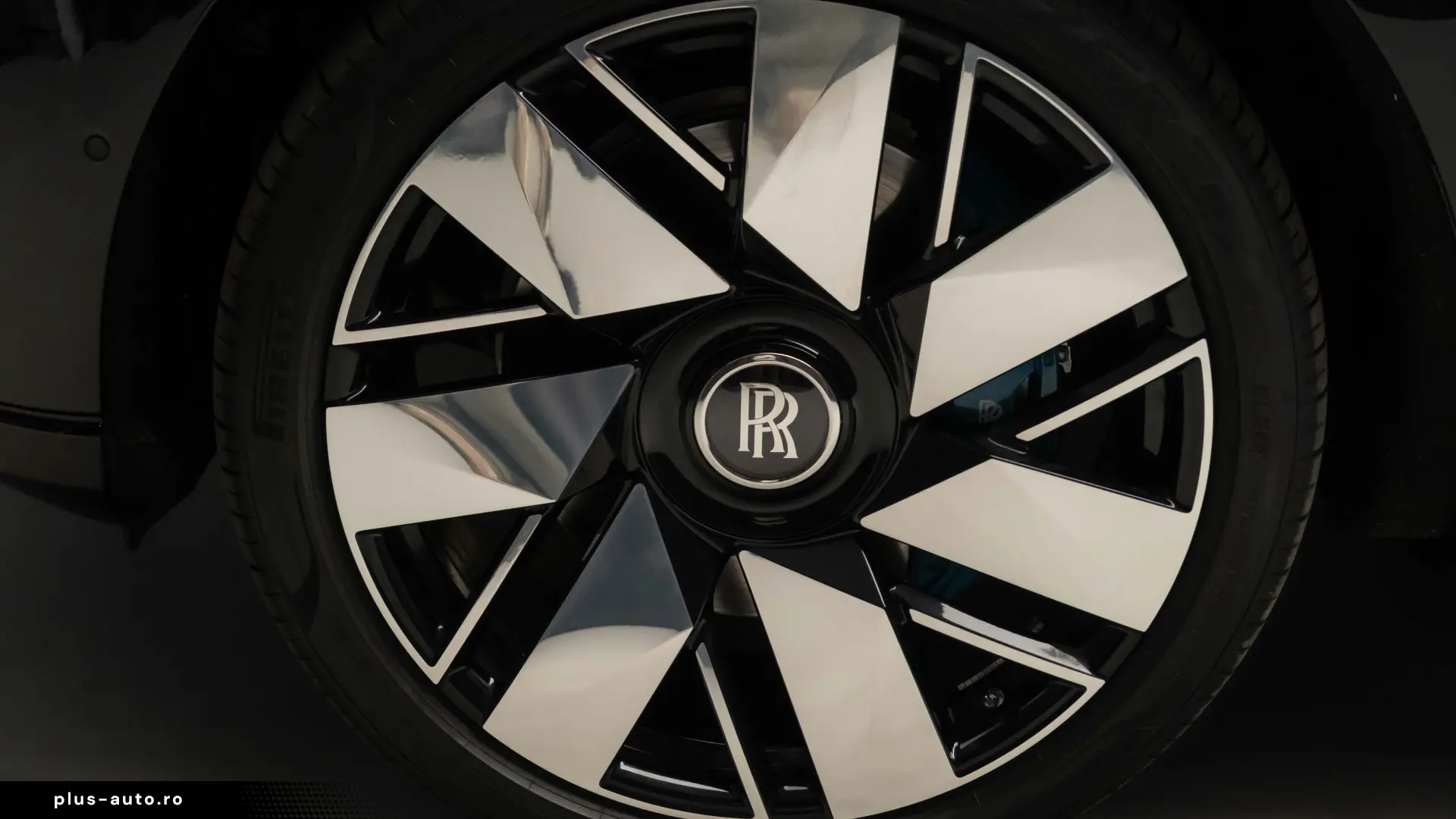 2026 Rolls Royce Cullinan Silver Badge