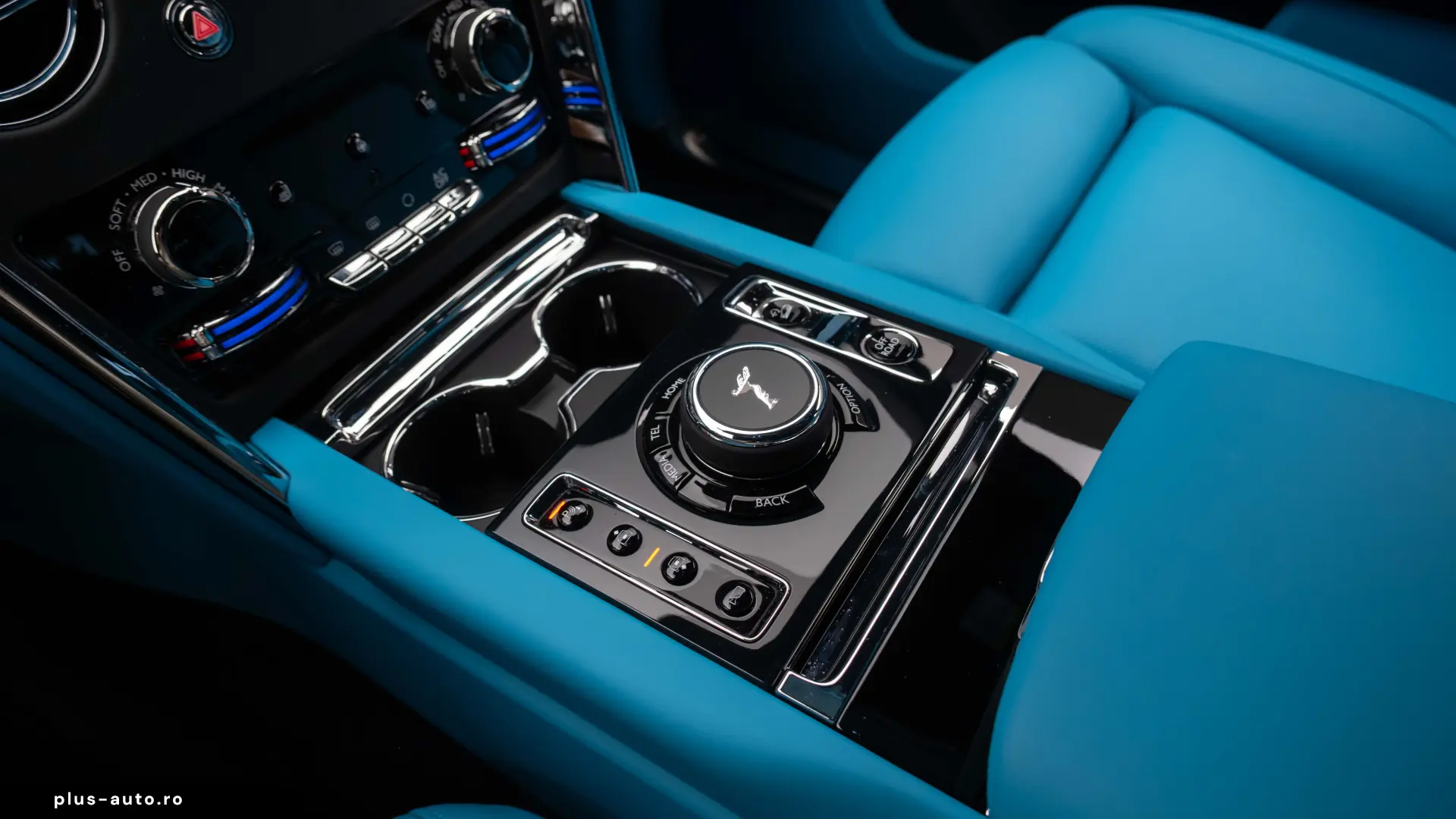 2026 Rolls Royce Cullinan Silver Badge