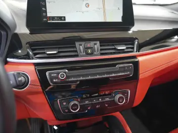BMW X2 sDrive 18 i ADVANTAGE  LEDER NAVI  LED 1.HAND
