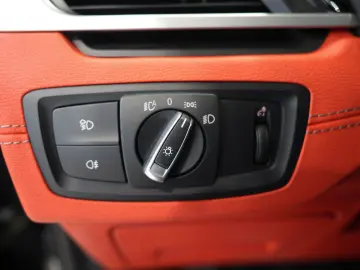 BMW X2 sDrive 18 i ADVANTAGE  LEDER NAVI  LED 1.HAND