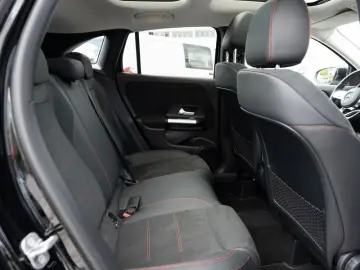 MERCEDES-BENZ GLA 200 AMG-Sport LED Cam Pano AHK EAS…