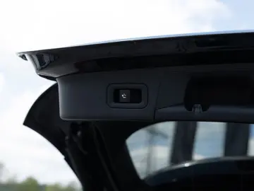 MERCEDES-BENZ GLA 200 AMG-Sport LED Cam Pano AHK EAS…
